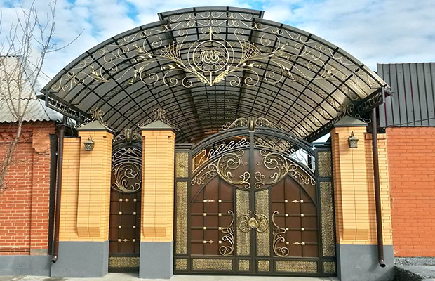 Купить или заказать ворота для дома с навесом - стильные и надежные решения для вашего участка в Переславле-Залесском от 41797 руб | ВоротМастер-Прс
